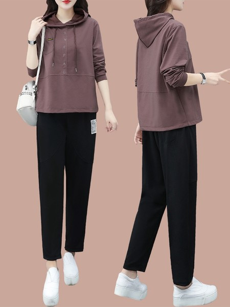 Γυναικείο σετ δύο τεμαχίων με κουκούλα και λογότυπο