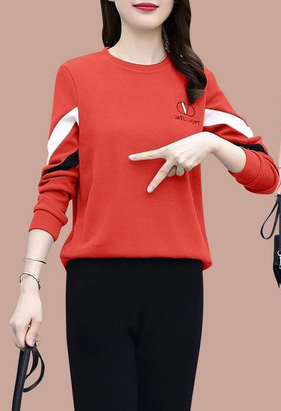 Σετ αθλητικό γυναικείο μοντέλο σε δύο μέρη 