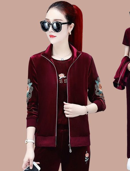 Divdaļīgs samta sieviešu tērps