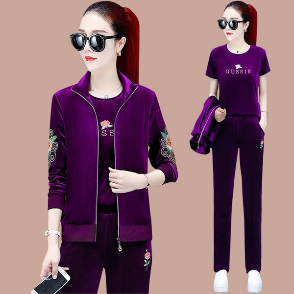 Divdaļīgs samta sieviešu tērps