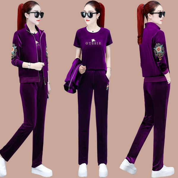 Divdaļīgs samta sieviešu tērps