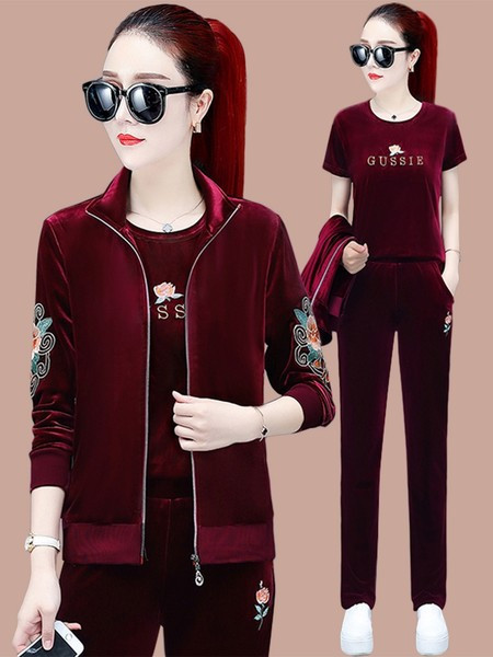 Sieviešu izšūts sporta trīsdaļīgs komplekts