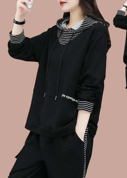 Γυναικείο αθλητικό σετ  με κουκούλα και κορδόνια που αποτελείται από δύο μέρη