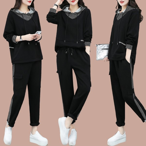 Γυναικείο αθλητικό σετ  με κουκούλα και κορδόνια που αποτελείται από δύο μέρη