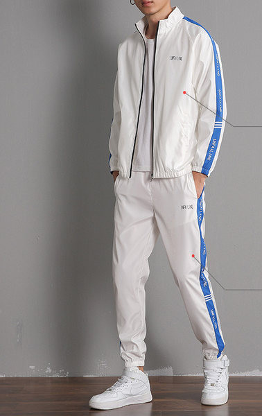 Σπορ ανδρικό σετ που αποτελείται από δύο μέρη με piping και γράμματα