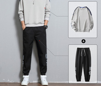 Ανδρικό αθλητικό σετ με οβάλ λαιμόκοψη και επιγραφή