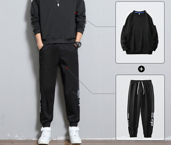 Ανδρικό αθλητικό σετ με οβάλ λαιμόκοψη και επιγραφή