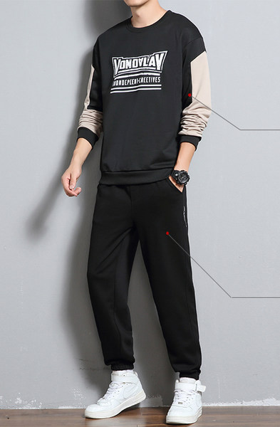 Sportos férfi viselet nyomott blúzból és alsóból