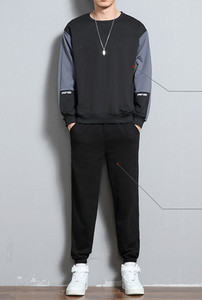 Ανδρική φόρμα με τσέπη σε τέσσερα χρώματα