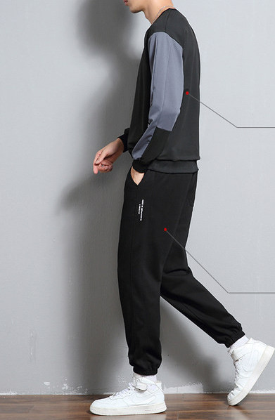 Ανδρική φόρμα με τσέπη σε τέσσερα χρώματα