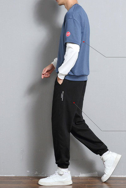 Ανδρικό αθλητικό σετ με οβάλ λαιμόκοψη