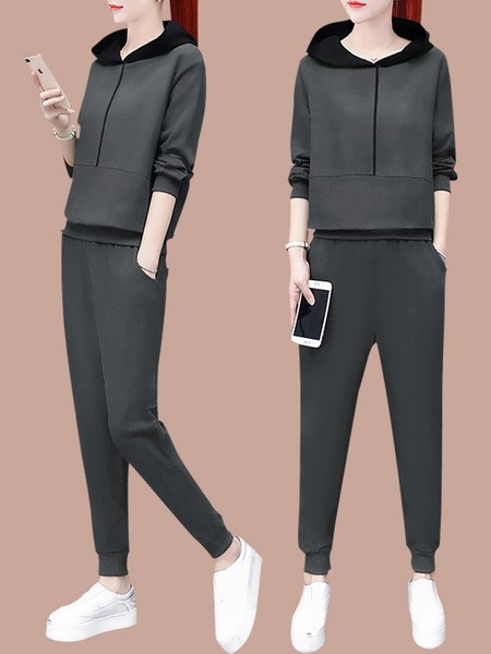 Κλασικό αθλητικό-casual γυναικείο σετ που αποτελείται από δύο μέρη