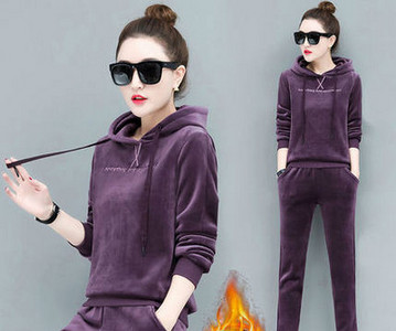 Γυναικείο σετ που αποτελείται από δύο μέρη φθινόπωρο-χειμώνα με γράμματα