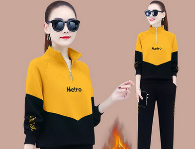 Γυναικείο σετ που αποτελείται από δύο μέρη φθινόπωρο-χειμώνα με γράμματα