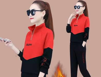 Γυναικείο σετ που αποτελείται από δύο μέρη φθινόπωρο-χειμώνα με γράμματα