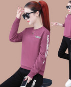 Ženski sportski tim koji se sastoji od dva dijela