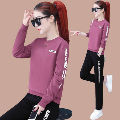 Ženski sportski tim koji se sastoji od dva dijela