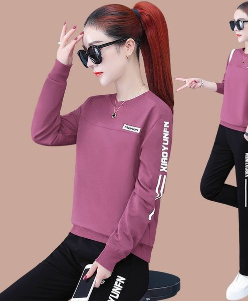 Ženski sportski tim koji se sastoji od dva dijela