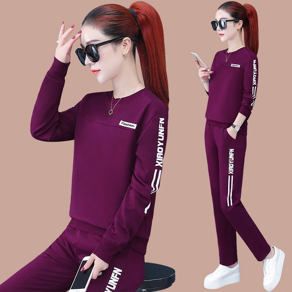 Ženski sportski tim koji se sastoji od dva dijela