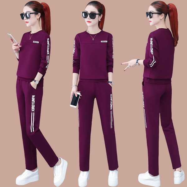 Ženski sportski tim koji se sastoji od dva dijela