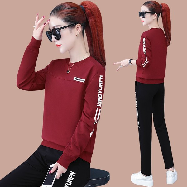 Γυναικείο σετ με επιγραφή