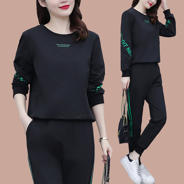 Sieviešu tērps ar garām piedurknēm un kabatu