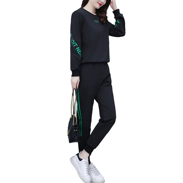 Sieviešu tērps ar garām piedurknēm un kabatu