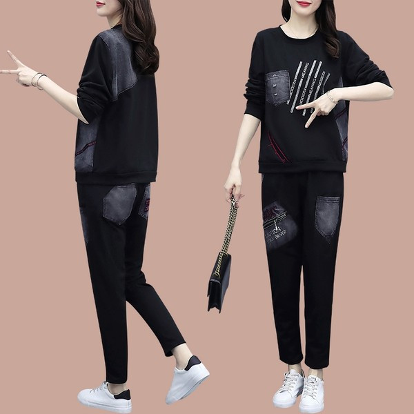 Sieviešu sporta divdaļīgs komplekts ar ovālu kakla izgriezumu un apdrukātu augšdaļu un apakšu ar kabatu