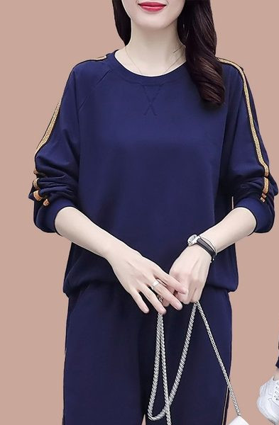 Sieviešu treniņtērps ar apmalīti un kabatu