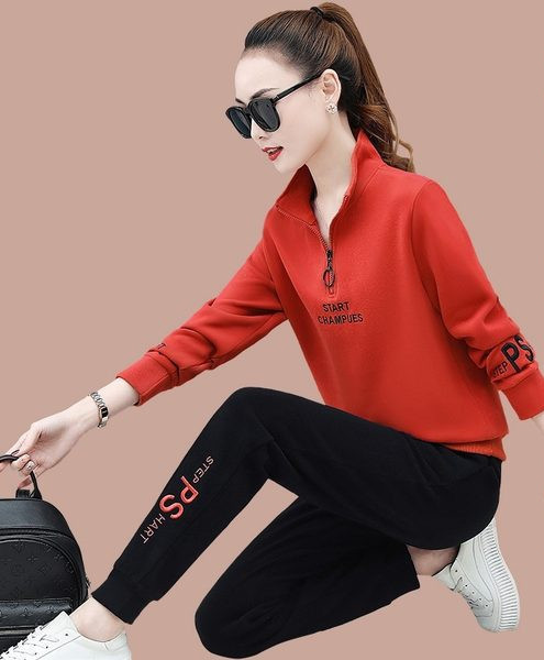 Sieviešu ikdienas sporta komplekts ar uzrakstiem