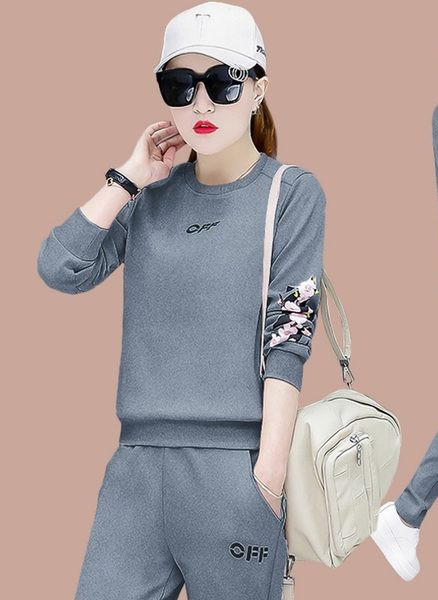 Σετ  casual αθλητικό  με φλοράλ μοτίβα και γράμματα που αποτελείται από δύο μέρη