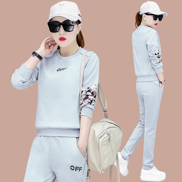 Σετ  casual αθλητικό  με φλοράλ μοτίβα και γράμματα που αποτελείται από δύο μέρη