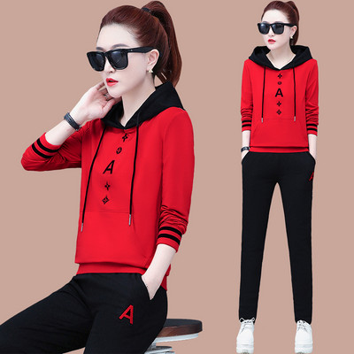 Γυναικεία αθλητική φόρμα σε δύο μέρη με κουκούλα