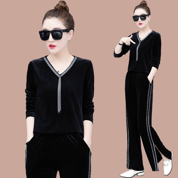 Γυναικεία βελούδινη μπλούζα και παντελόνι σετ με σκισίματα