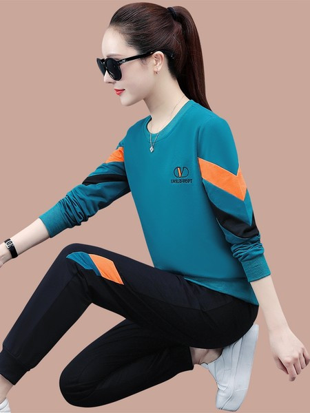 Sieviešu sporta komanda – no divām daļām