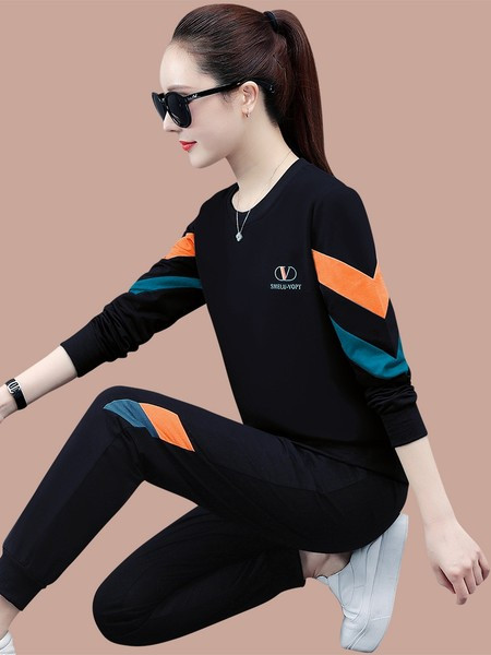 Sieviešu sporta komanda – no divām daļām