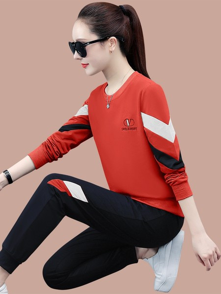 Sieviešu sporta komanda – no divām daļām