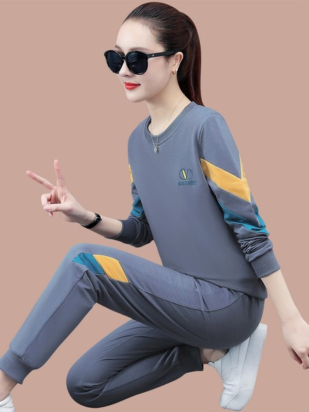 Sieviešu sporta komanda – no divām daļām