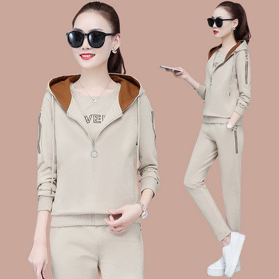 Γυναικείο casual αθλητικό σετ που αποτελείται από τρία μέρη