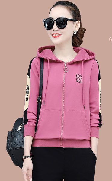 Sieviešu komandas rāvējslēdzēja aizdare un kabata