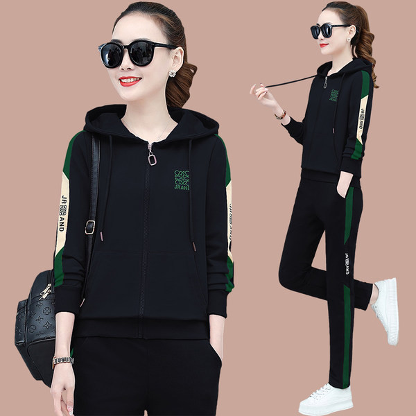 Sieviešu komandas rāvējslēdzēja aizdare un kabata