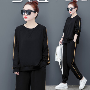 Γυναικείο αθλητικό σετ που αποτελείται από δύο μέρη