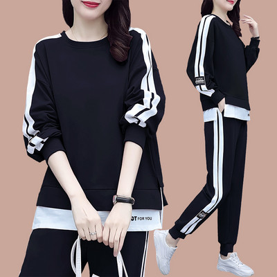 Γυναικείο αθλητικό σετ που αποτελείται από δύο μέρη