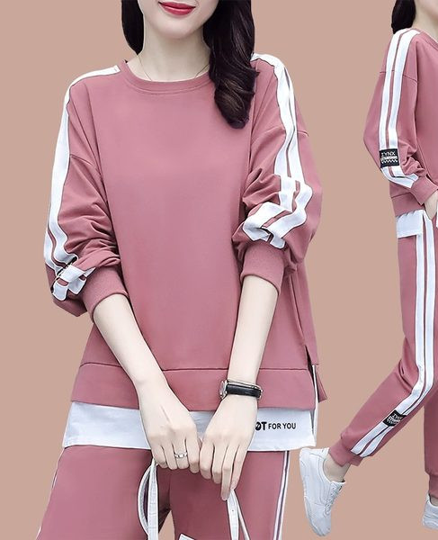 Γυναικείο αθλητικό σετ που αποτελείται από δύο μέρη