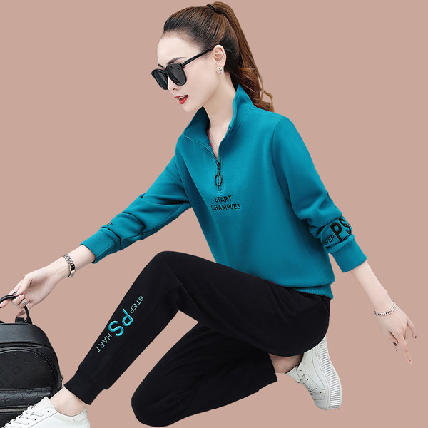 Sieviešu divdaļīgs komplekts ar rāvējslēdzēju un izšūtiem uzrakstiem