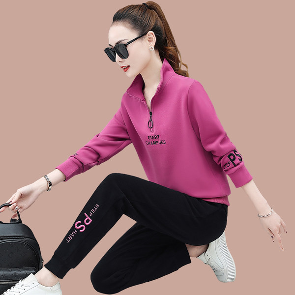 Sieviešu divdaļīgs komplekts ar rāvējslēdzēju un izšūtiem uzrakstiem