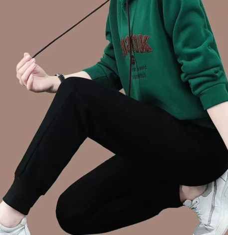 Ženski dvodijelni set s kapuljačom sportski model