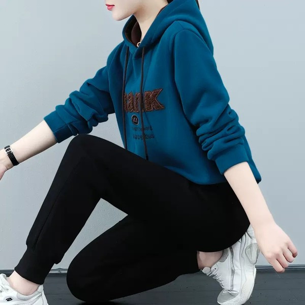 Ženski dvodijelni set s kapuljačom sportski model