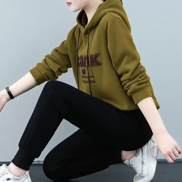 Ženski dvodijelni set s kapuljačom sportski model