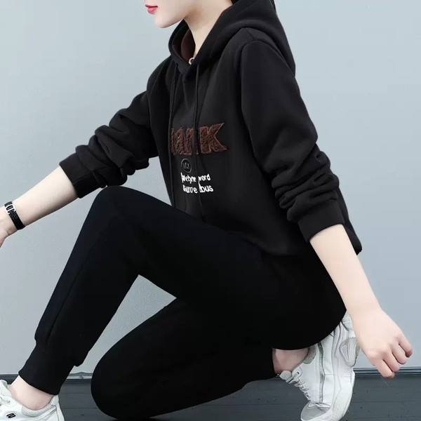 Ženski dvodijelni set s kapuljačom sportski model